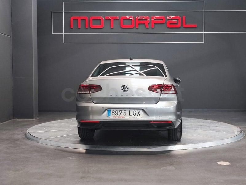 Usado VW Passat Executive 120 CV (88 kW) 2020 Gris Berlina