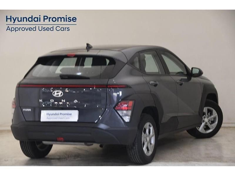 Usado Hyundai Kona 120 CV (88 kW) 2024 Ecotronic gray SUV