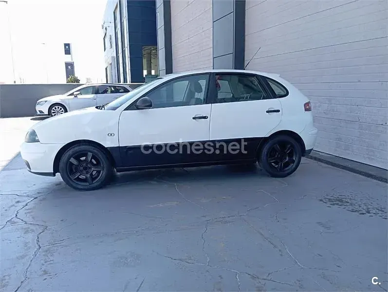 Usado Seat Ibiza Fresh 75 CV (55 kW) 2003 Blanco Utilitario