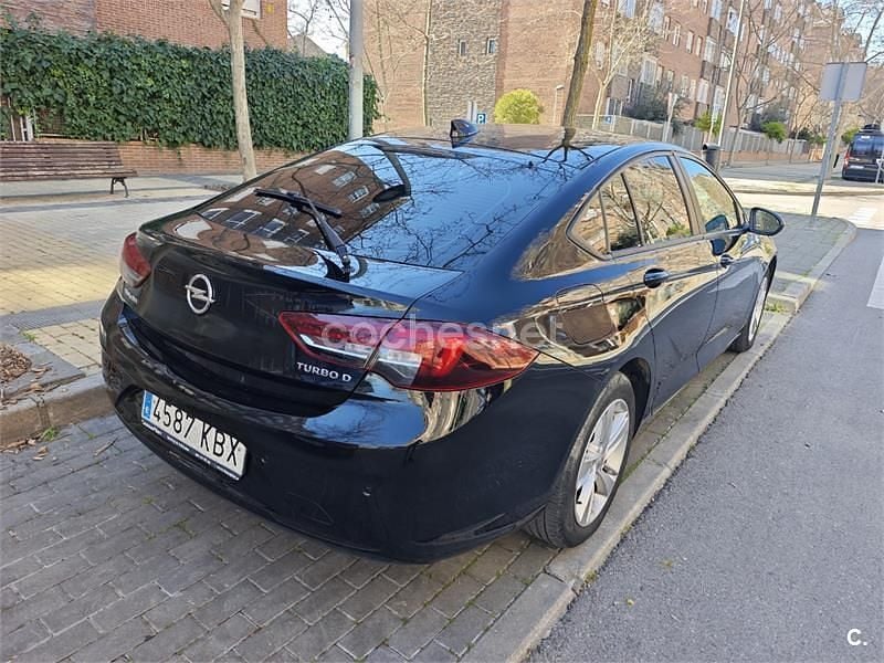 Usado Opel Insignia Selective 136 CV (100 kW) 2017 Negro Berlina