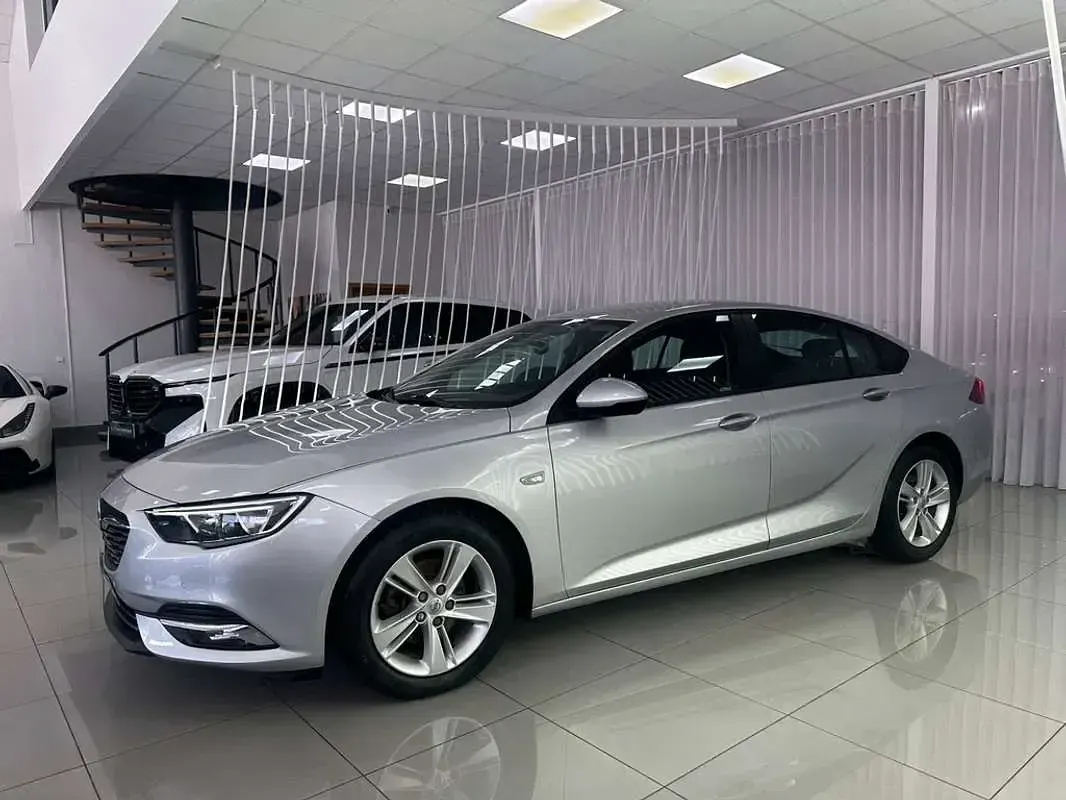 Usado Opel Insignia Business 136 CV (100 kW) 2019 Gris Utilitario