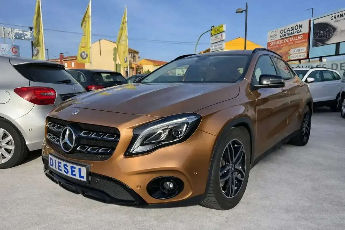 Usado Mercedes GLA220 177 CV (130 kW) 2018 Naranja SUV