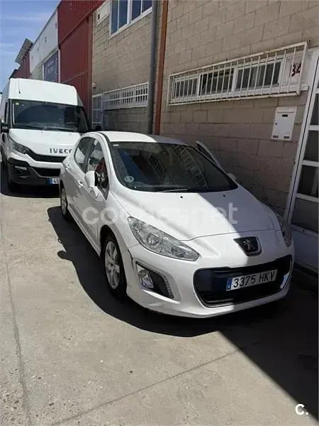 Usado Peugeot 308 Active 120 CV (88 kW) 2012 Blanco Berlina