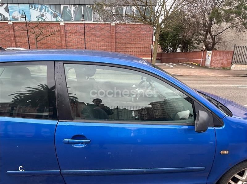 Usado VW Polo GT 100 CV (73 kW) 2004 Azul Utilitario