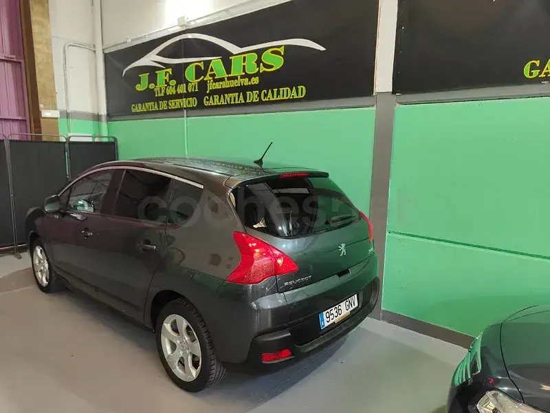 Usado Peugeot 3008 Premium 110 CV (80 kW) 2010 Negro Familiar