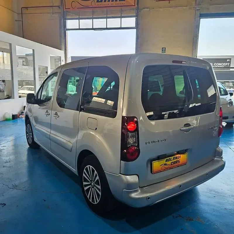 Usado Peugeot TePee Active 99 CV (72 kW) 2017 Gris Van
