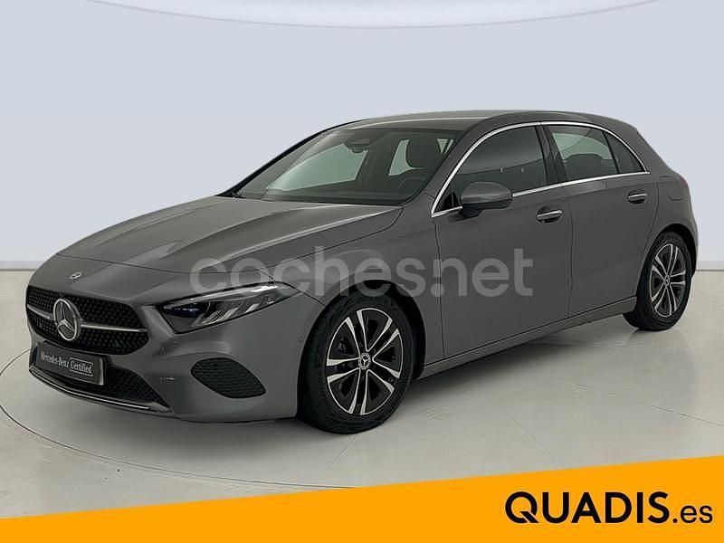 Gris / plata Usado 2024 Mercedes A180 Berlina | 33.900 € (Precio justo) - Imagen 1/4