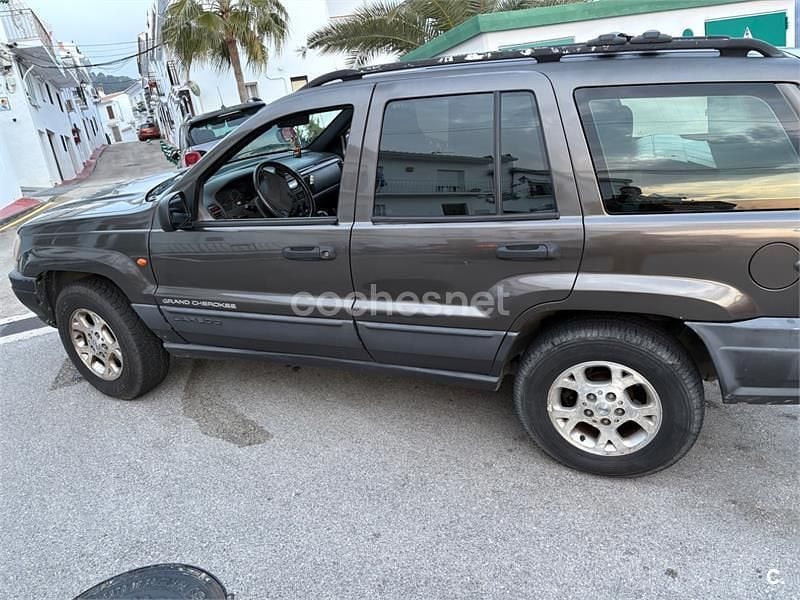 Usado Jeep Grand Cherokee Laredo 185 HP (136 kW) 2000 Preto SUV