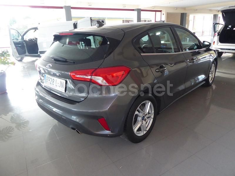 Usado Ford Focus Trend 120 CV (88 kW) 2020 Beige Berlina