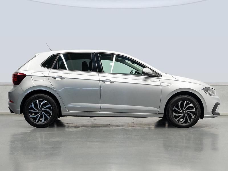 Usado VW Polo Life 95 CV (69 kW) 2022 Gris plata Utilitario