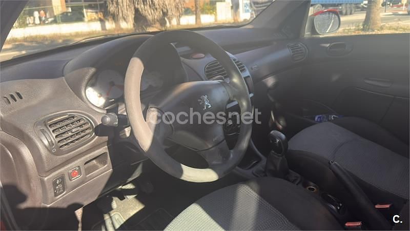 Rojo Usado 2003 Peugeot 206 Familiar | 1900 € (Precio justo) - Imagen 1/4