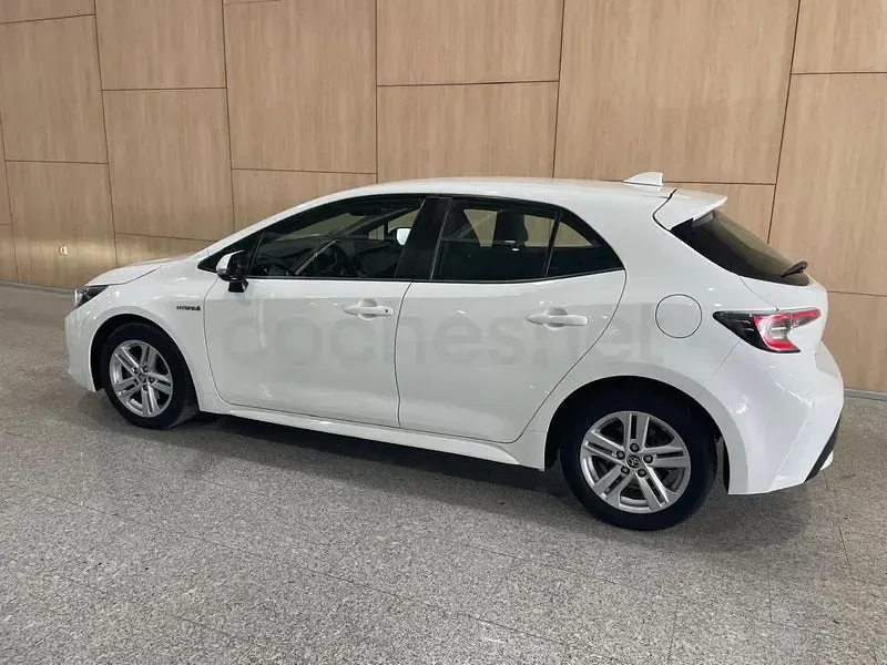 Usado Toyota Corolla Active 122 CV (89 kW) 2021 Blanco Berlina
