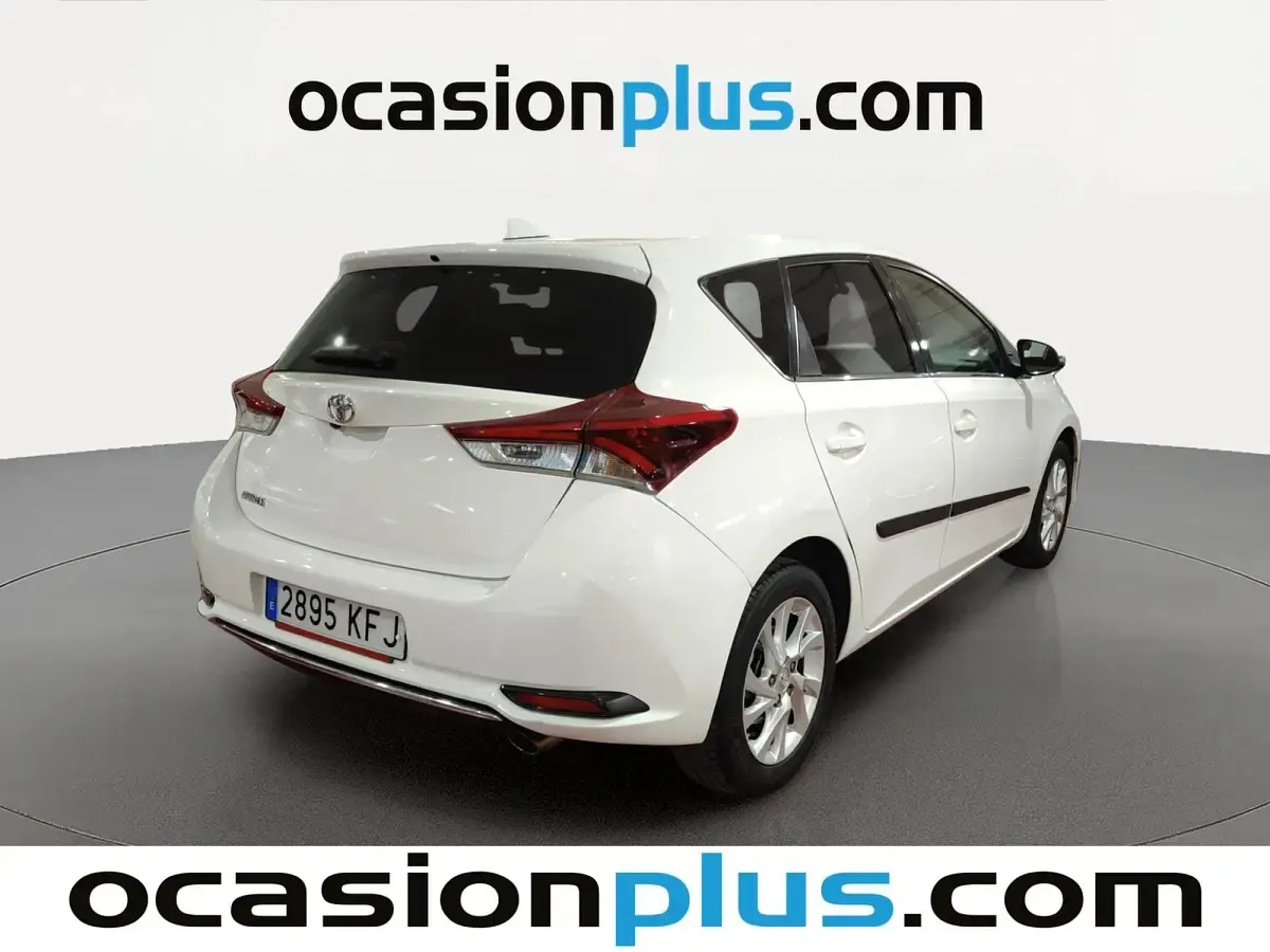 Usado Toyota Auris Active 116 CV (85 kW) 2017 Blanco Monovolumen