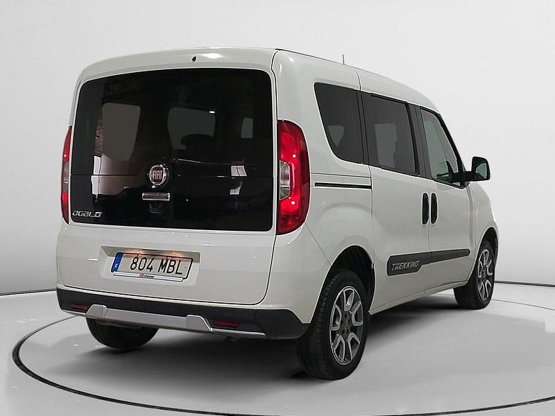 Usado Fiat Doblò Trekking 120 CV (88 kW) 2022 Blanco Monovolumen