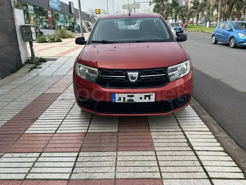 Usado Dacia Sandero Ambiance 73 CV (53 kW) 2018 Granate Berlina