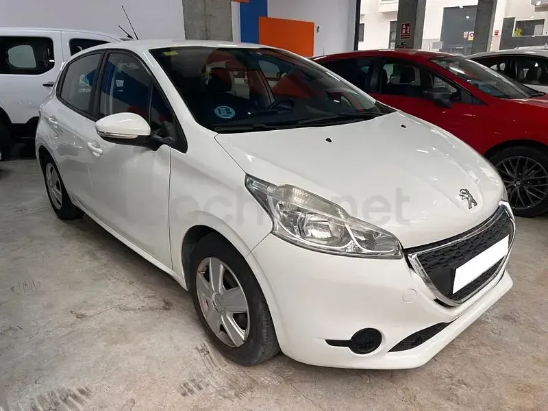 Usado Peugeot 208 Active 68 CV (50 kW) 2013 Blanco Utilitario