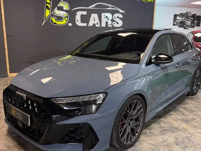 Usado Audi RS3 400 CV (294 kW) 2025 Gris / plata Berlina