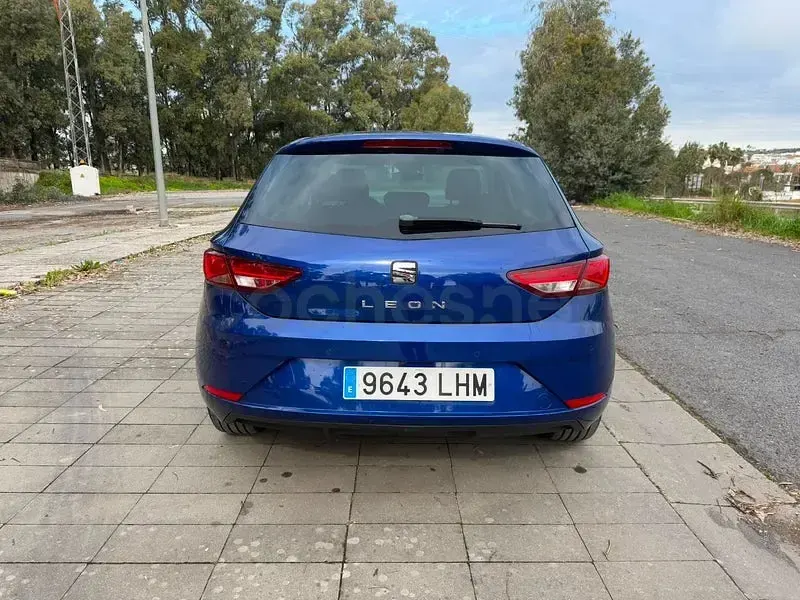 Usado Seat Leon Style 130 CV (95 kW) 2020 Azul Berlina