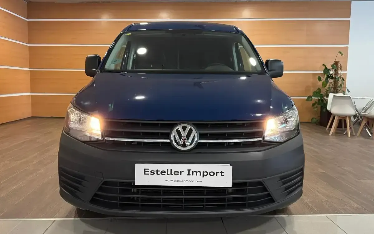Usado VW Caddy Maxi 102 CV (75 kW) 2020 Azul Monovolumen