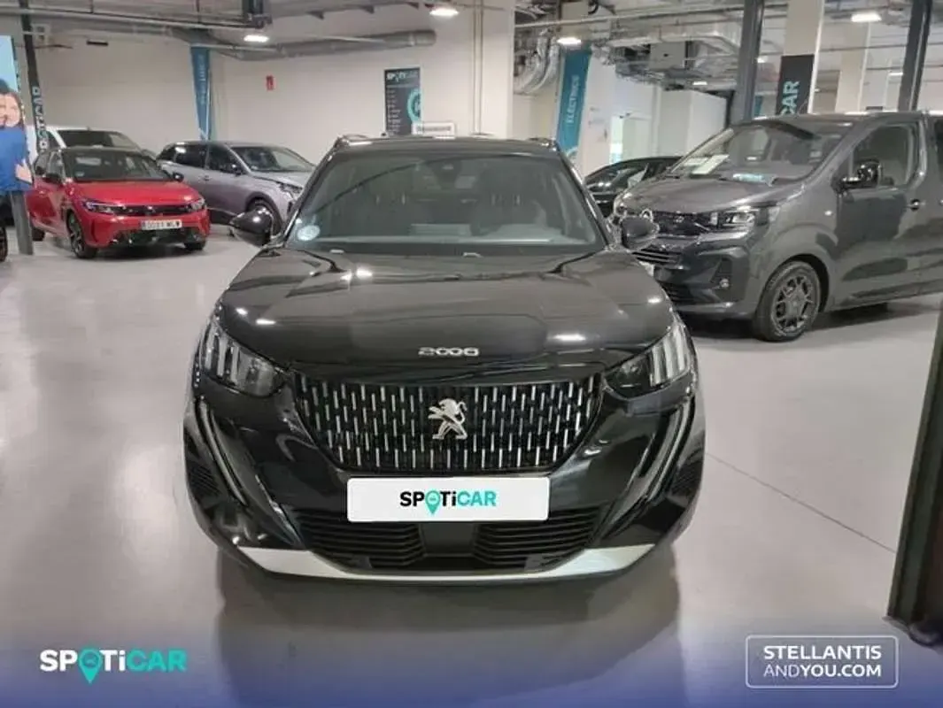 Usado Peugeot 2008 GT 131 CV (96 kW) 2023 Negro SUV