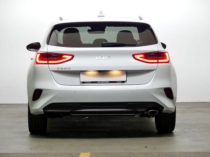 Usado Kia Ceed 120 CV (88 kW) 2022 Blanco Utilitario