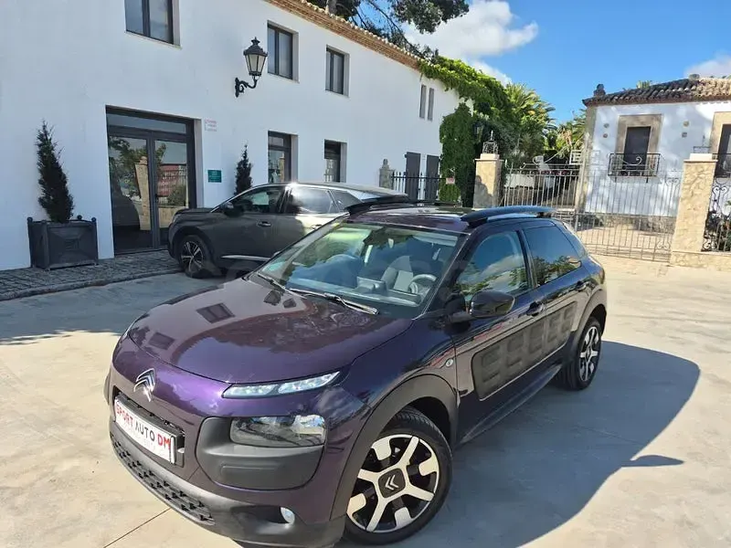 Usado Citroën C4 Feel 100 CV (73 kW) 2016 Violeta / lila Berlina