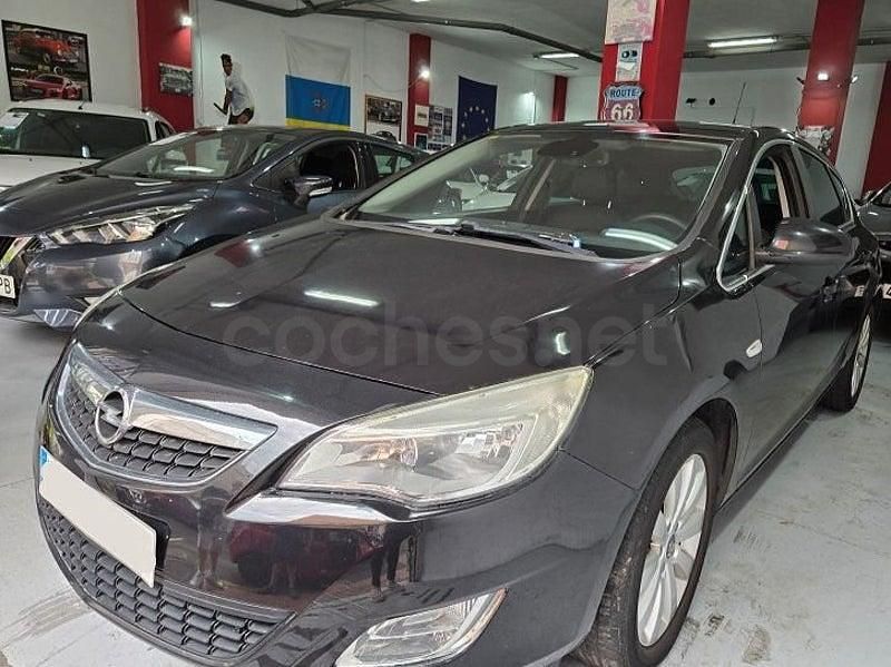 Usado Opel Astra Excellence 110 CV (80 kW) 2012 Negro Berlina