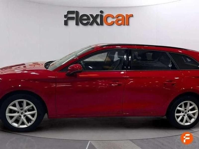 Usado Seat Leon ST Style 131 CV (96 kW) 2021 Rojo Familiar