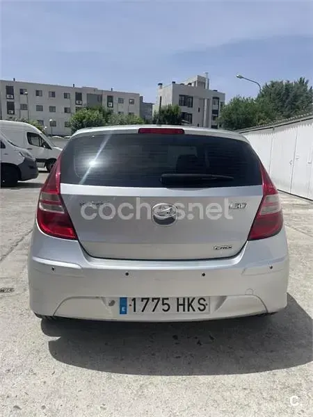 Usado Hyundai i30 Classic 90 CV (66 kW) 2012 Gris / plata Berlina