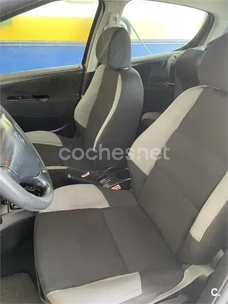 Usado Peugeot 207 70 CV (51 kW) 2006 Negro Berlina