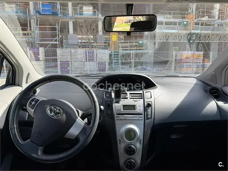 Begagnad Toyota Yaris Sol 87 HK (63 kW) 2006 Blå Sedan