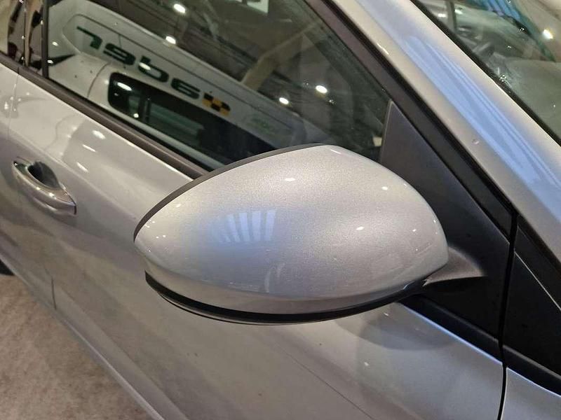 Begagnad Renault Megane E-Tech Equilibre 159 HK (116 kW) 2023 Halvkombi