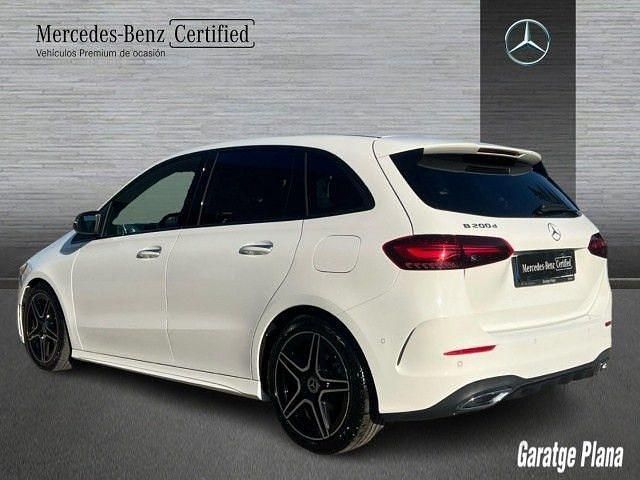 Usado Mercedes B200 150 CV (110 kW) 2024 Blanco polar Utilitario