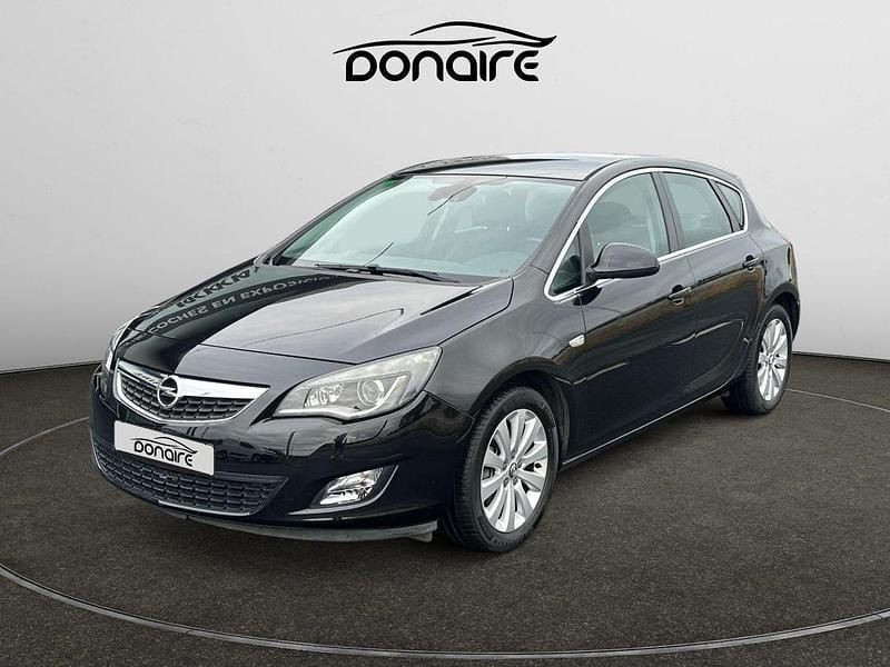 Marrón Usado 2010 Opel Astra Cosmo Berlina | 7990 € (Precio justo) - Imagen 1/4
