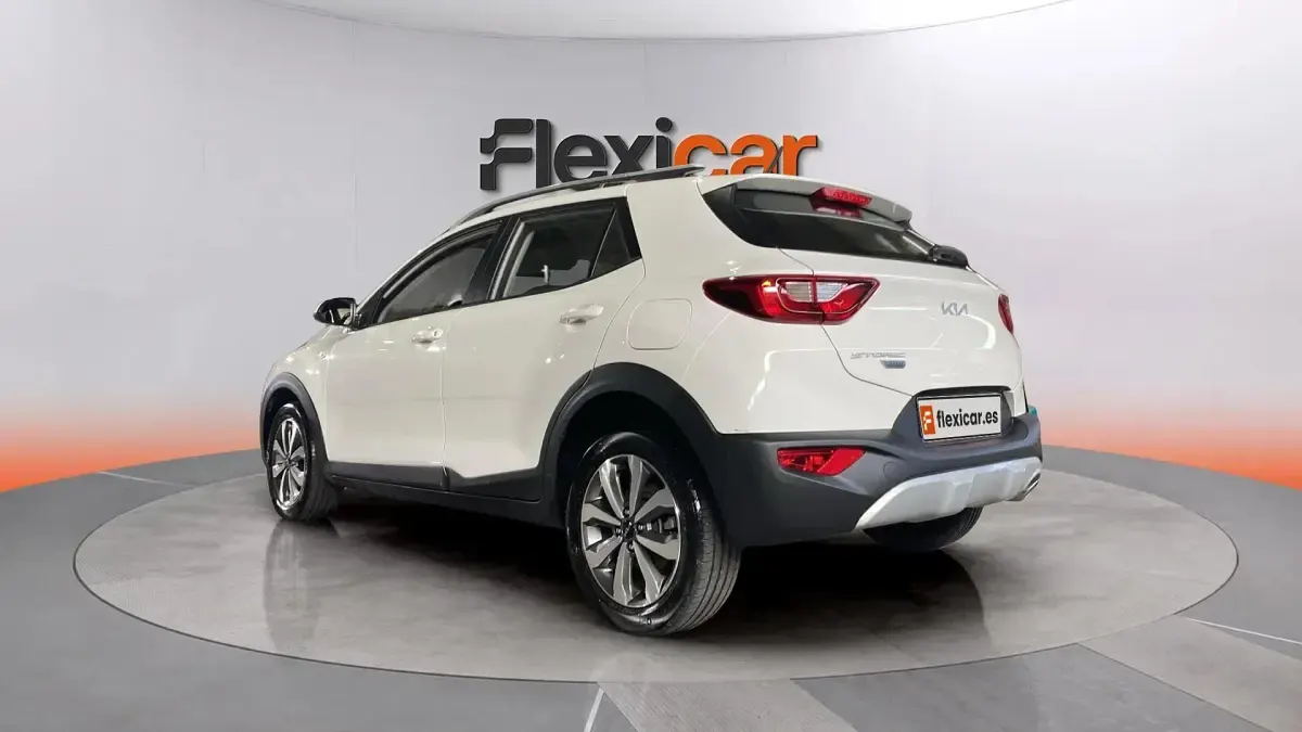 Usado Kia Stonic 101 CV (74 kW) 2021 Blanco SUV