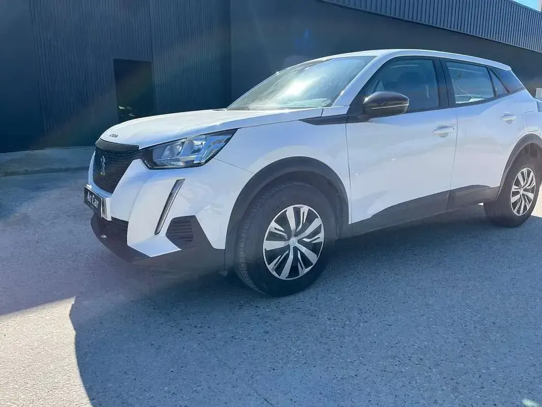 Usado Peugeot 2008 Active 109 HP (80 kW) 2022 Branco SUV