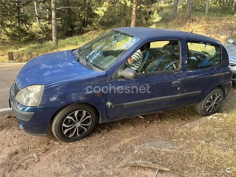 Usado Renault Clio II Authentique 70 CV (51 kW) 2007 Azul Berlina
