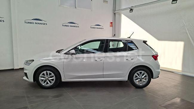 Usado Skoda Fabia 80 CV (58 kW) 2022 Blanco Berlina