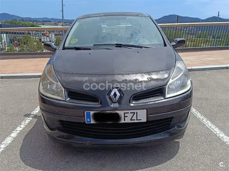 Usado Renault Clio II 70 CV (51 kW) 2008 Negro Berlina
