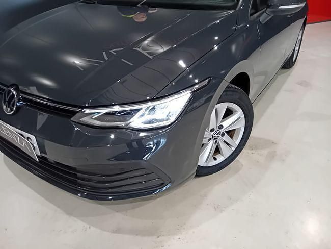 Usado VW Golf VIII Life 115 CV (84 kW) 2022 Gris Berlina