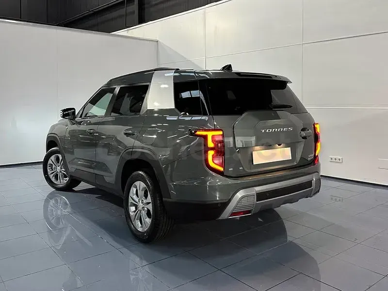 Nuevo KGM Torres 204 CV (150 kW) 2026 Gris / plata SUV