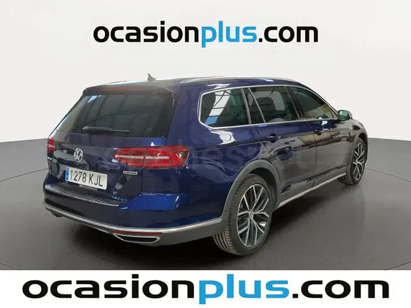 Usado VW Passat Alltrack 220 CV (161 kW) 2018 Azul Familiar