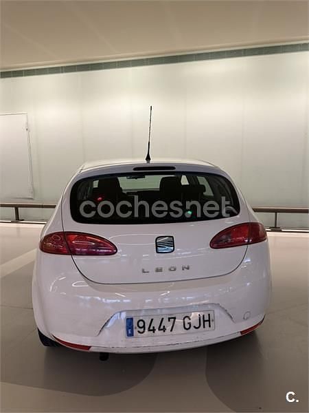 Usado Seat Leon Sport 105 CV (77 kW) 2008 Blanco Utilitario