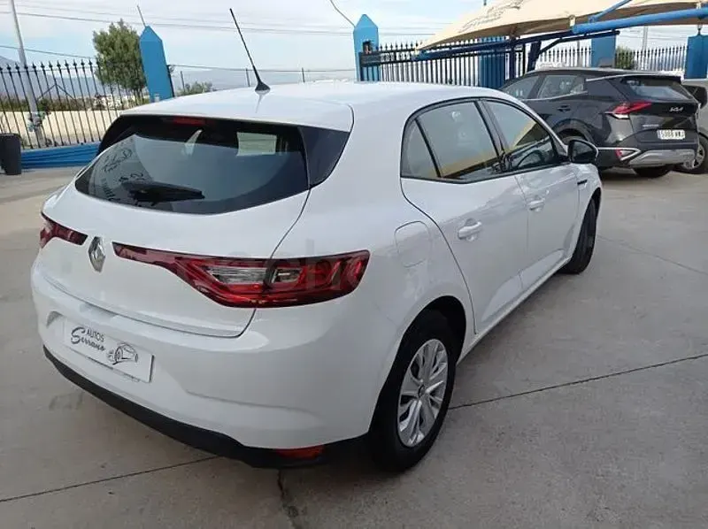 Usado Renault Mégane Life 95 CV (69 kW) 2020 Blanco Berlina