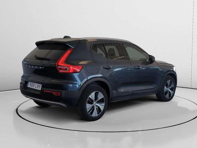 Käytetty Volvo XC40 Momentum 163 HP (119 kW) 2021 Valkoinen Katumaasturi