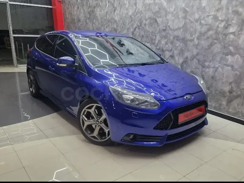 Usado Ford Focus ST 250 CV (183 kW) 2013 Azul Berlina