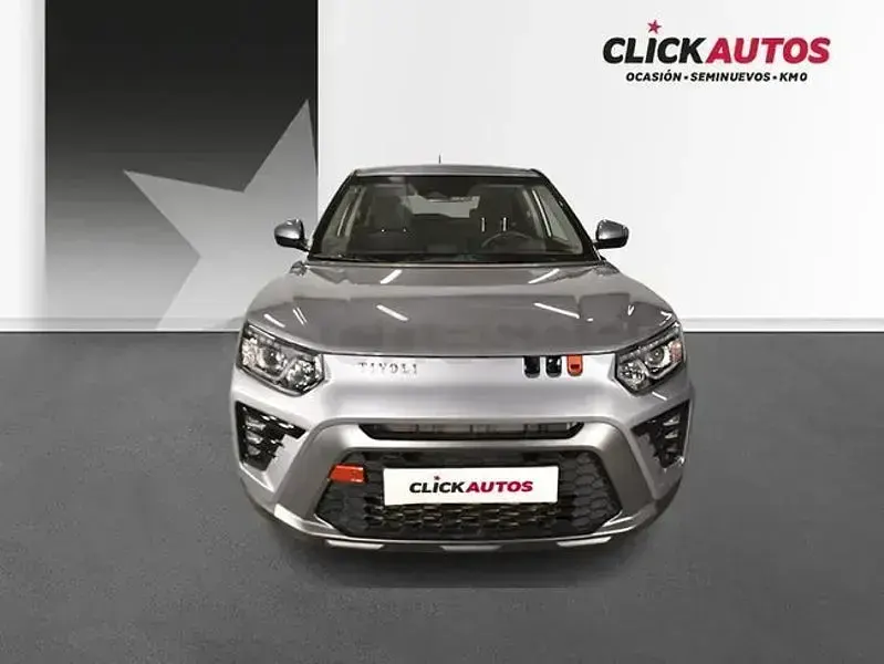 Usado SsangYong Tivoli 135 CV (99 kW) 2024 Gris / plata SUV