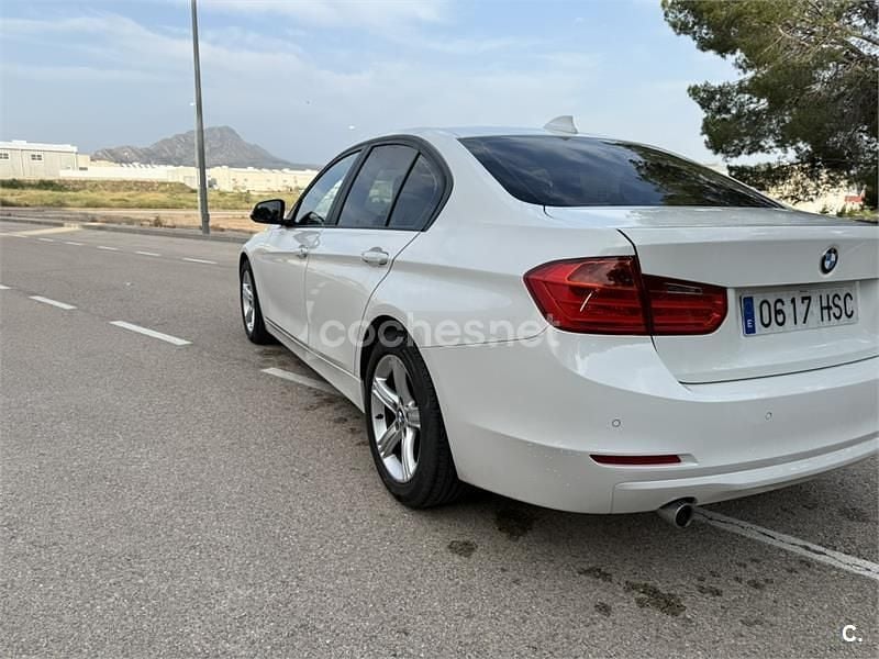Usado BMW 318 Sport Line 143 CV (105 kW) 2013 Blanco Berlina