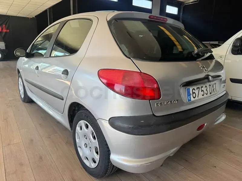 Usado Peugeot 206 75 CV (55 kW) 2006 Gris / plata Berlina