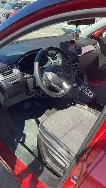 Usado Renault Captur Zen 160 CV (117 kW) 2022 Rojo SUV